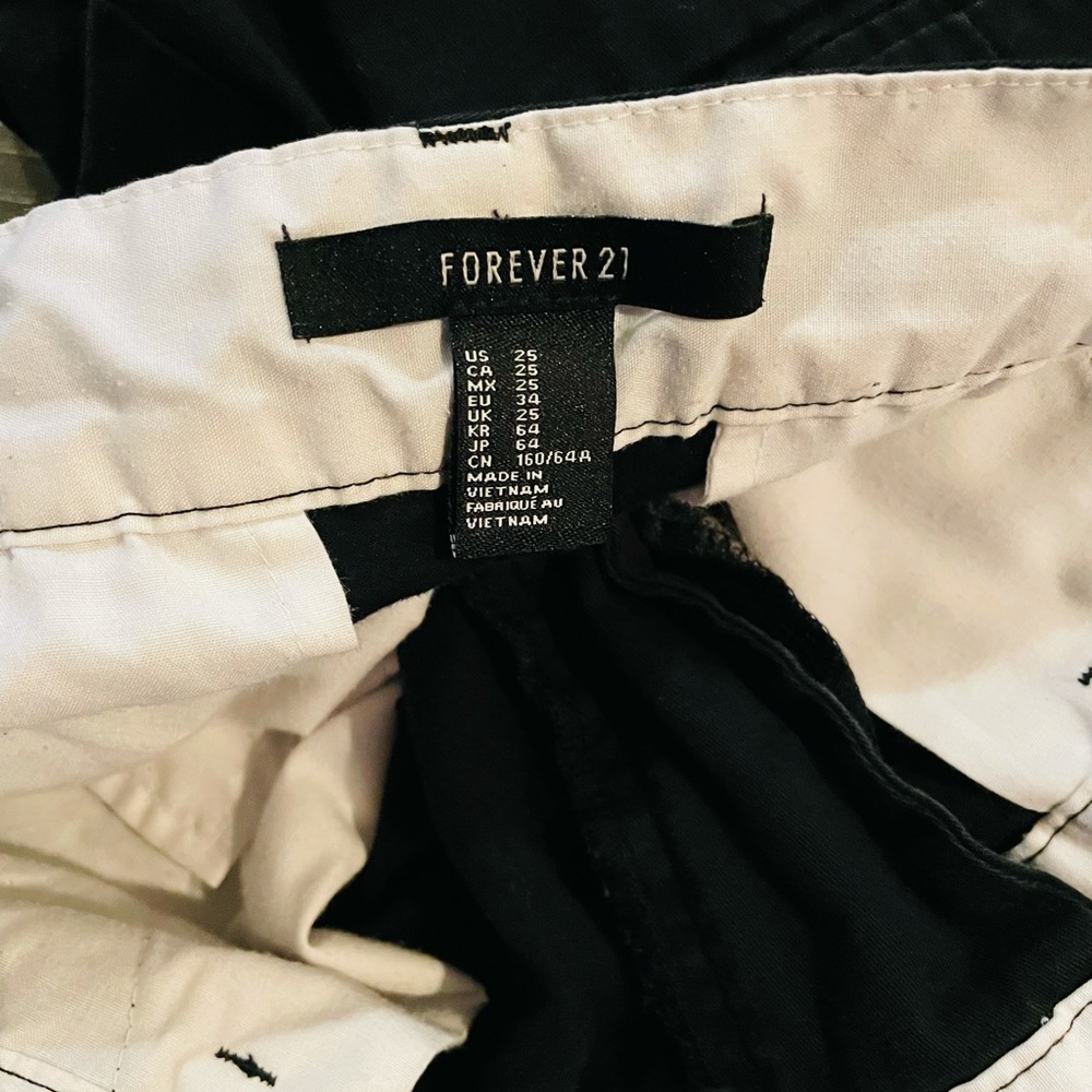 Forever 21 Shorts (???) - Picture 3 of 7